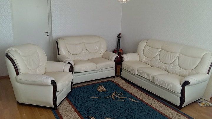 Soffa 3 2 1, tv bänk, spegel och byrå Örebrotorget.se Örebros ...
