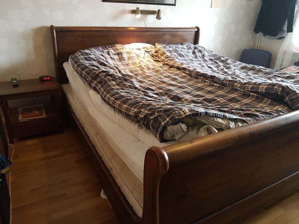 *Måste bort* Sängstomme från Mio och sängbord