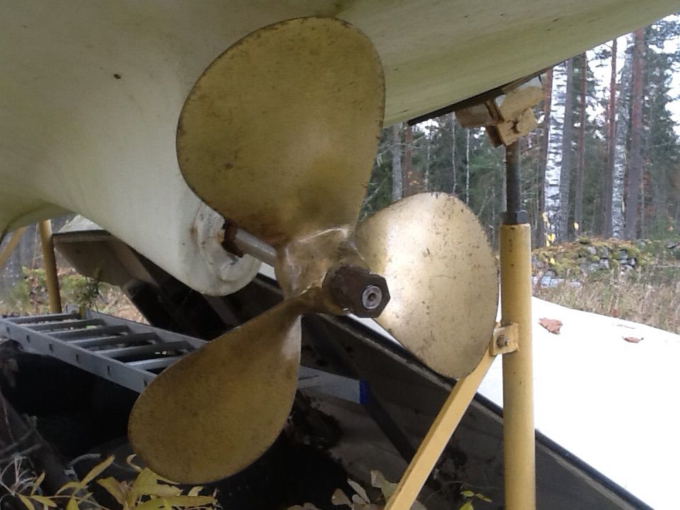 Propeller vänster och Höger 10x14. 25 mm axel