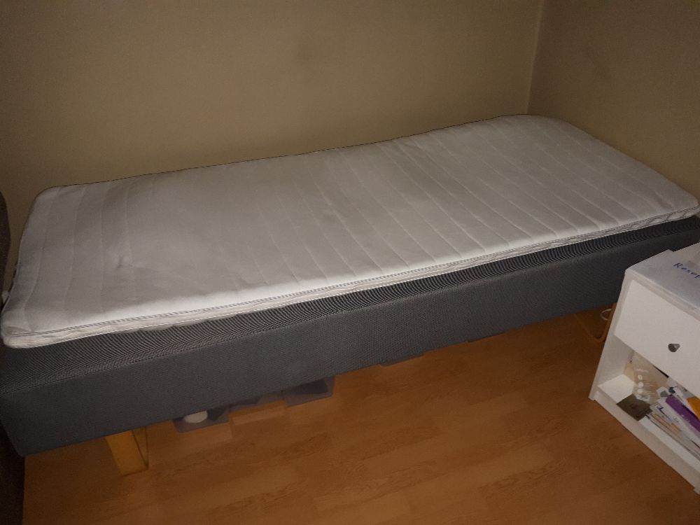 90x200 Resårbotten inkl Bäddmadrass + Garanti!!