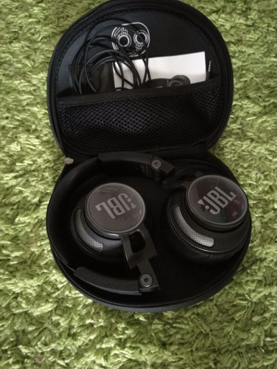 JBL Bluetooth hörlurar