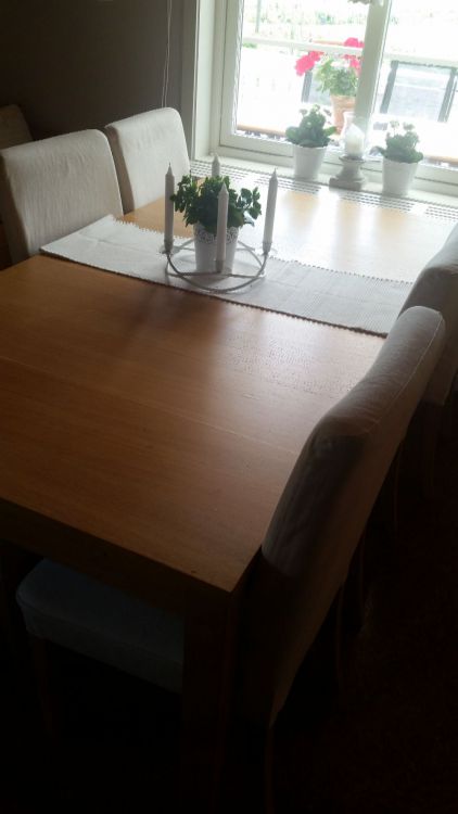 Matsalsbord med 6 stolar