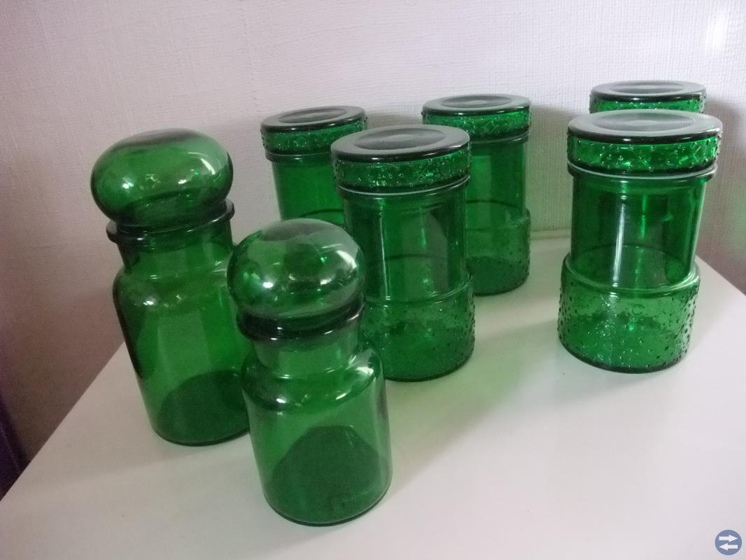 Glasburkar med lock