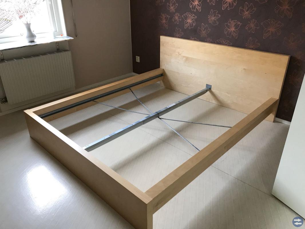 Sängstomme, Malm
