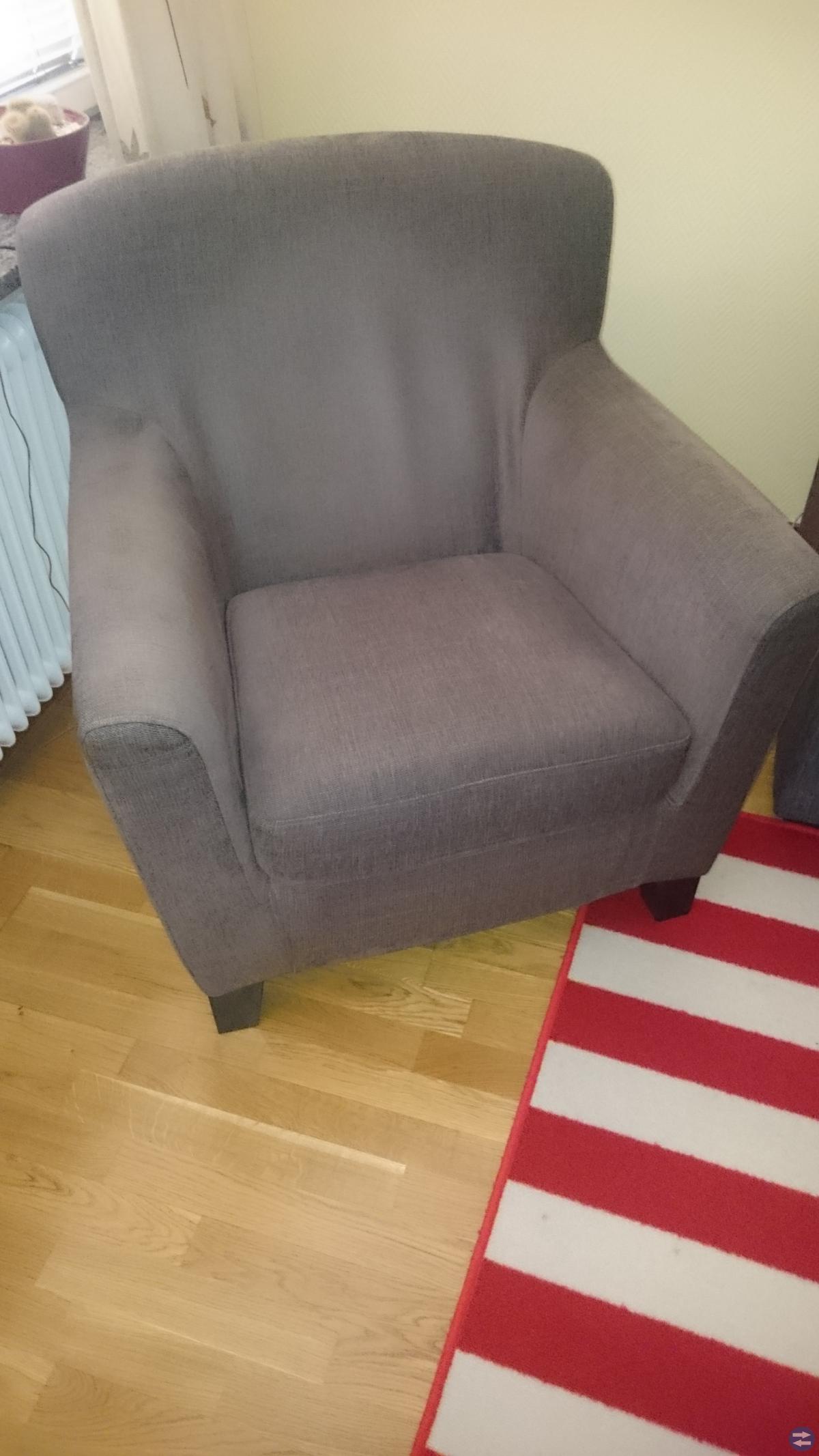 Grå fåtölj