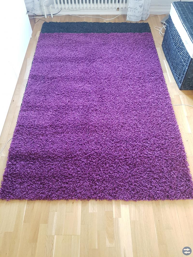 Mörklila ryamatta 195 x 135 cm