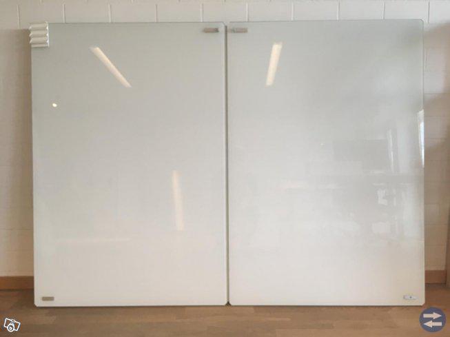 Elegant whiteboard i glas med skjutdörrar