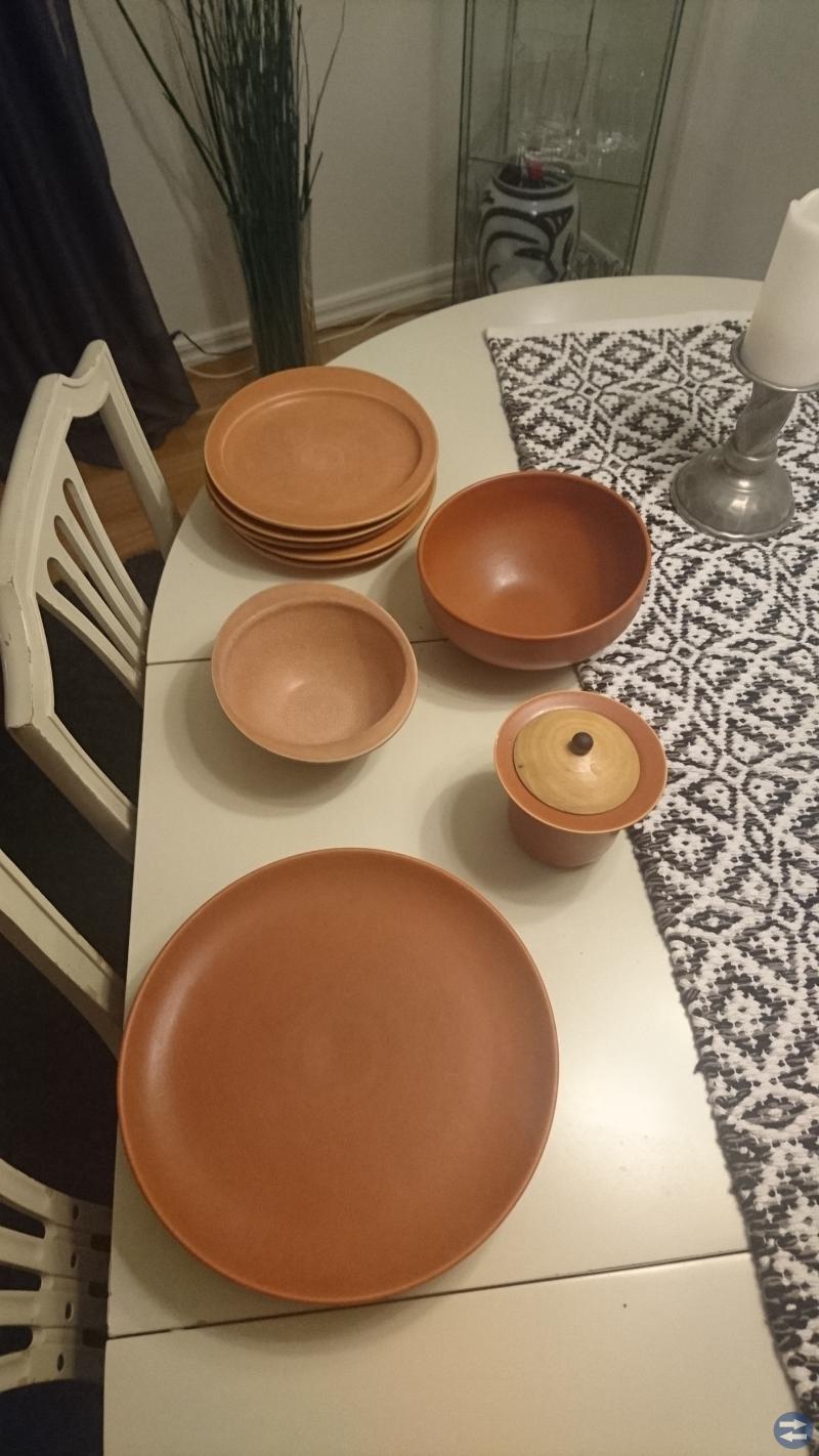 Höganäs mat tallrikar och frukostassietter mm