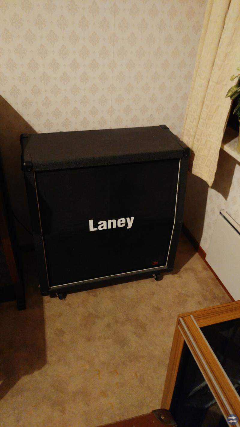 Trummor, orgel, 4x12 låda.