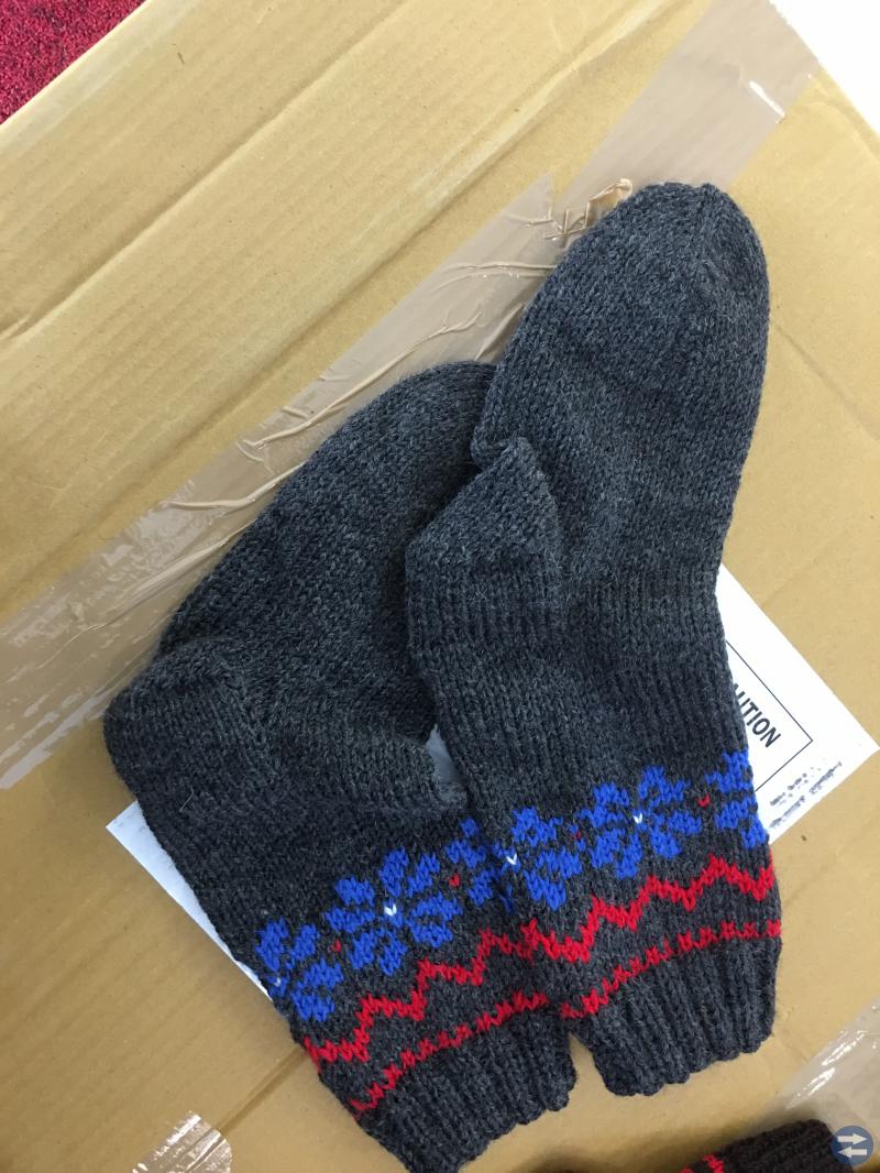 Handstickade Ullsockar