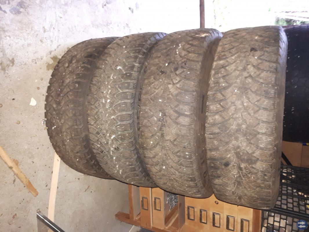 4 st allround däck på fälj