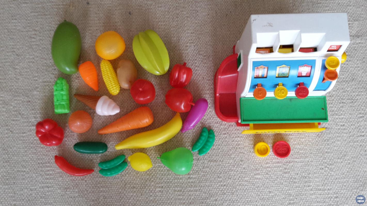 Fisher Price kassa med 2 mynt och frukt och grönt