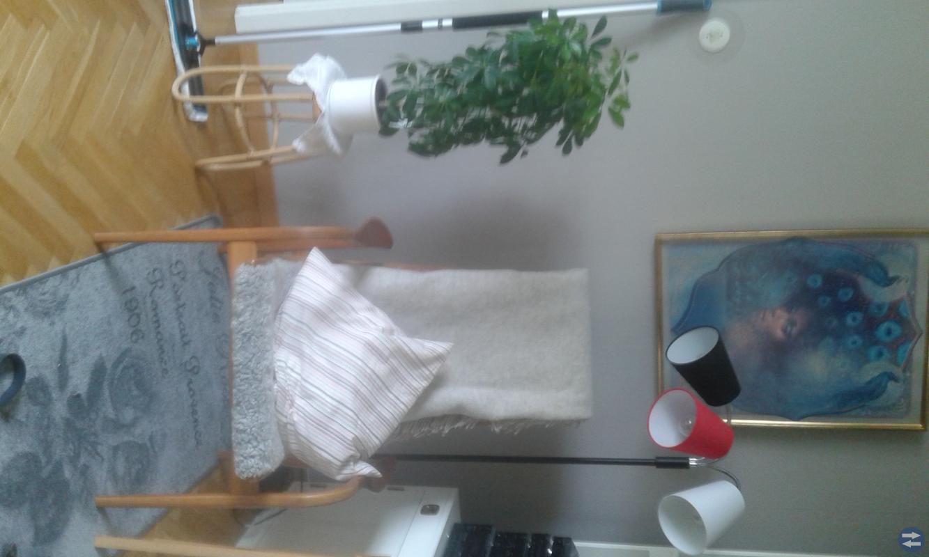 3 stycken golvlampor på samma fot