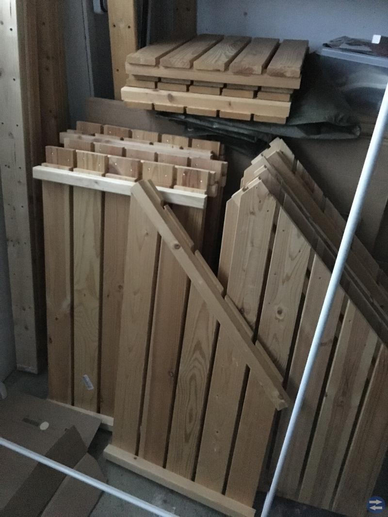 Hyllsystem i furu