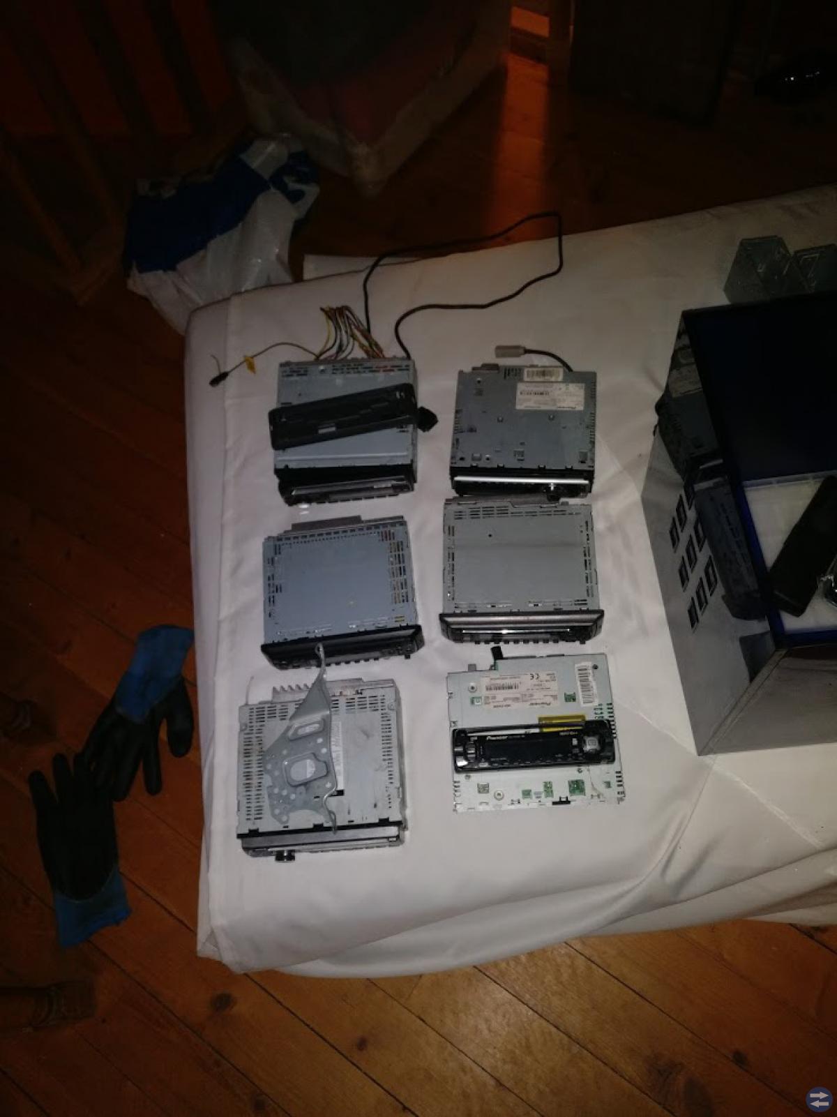 6 st begagnade bilstereo spelare säljes