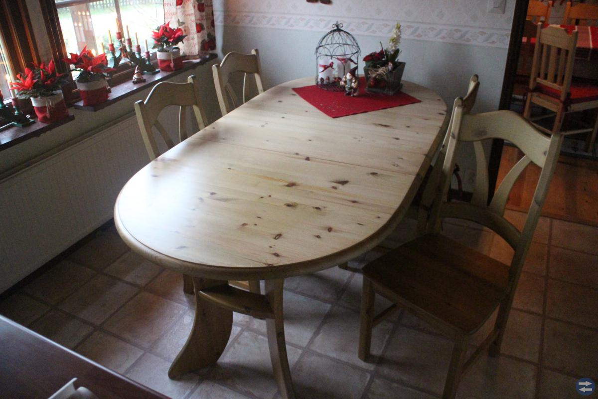 Syrabetsat matbord med iläggsskiva och 4 stolar