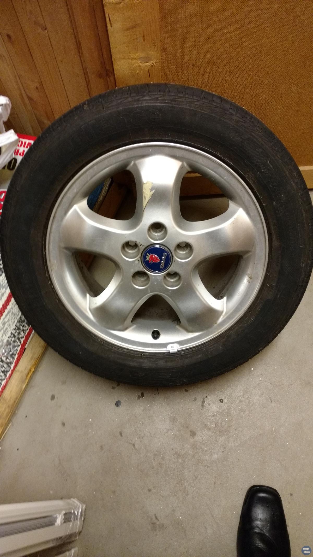 Saab däck i fint skick.
