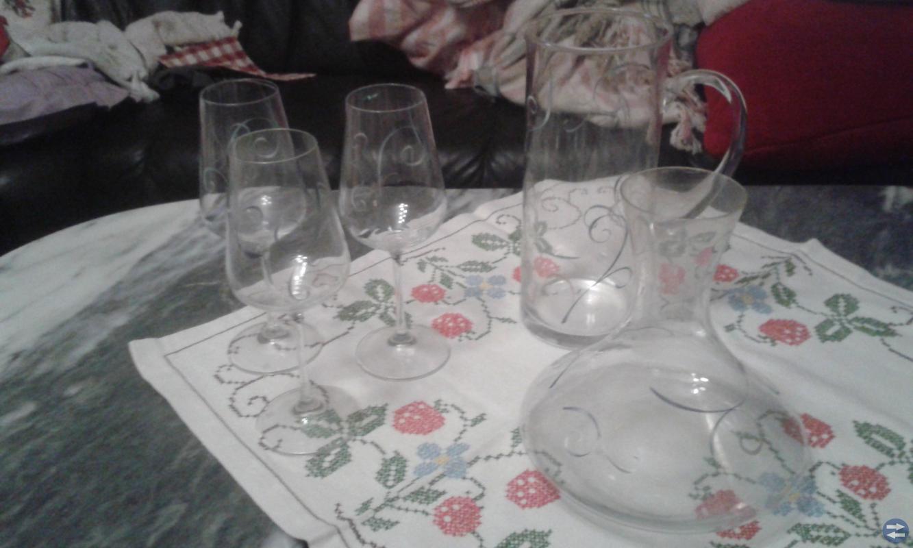 Vinglas plus vinkaraff och tillbringare kristall,