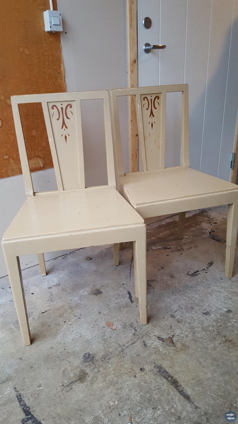 2 antika trästolar
