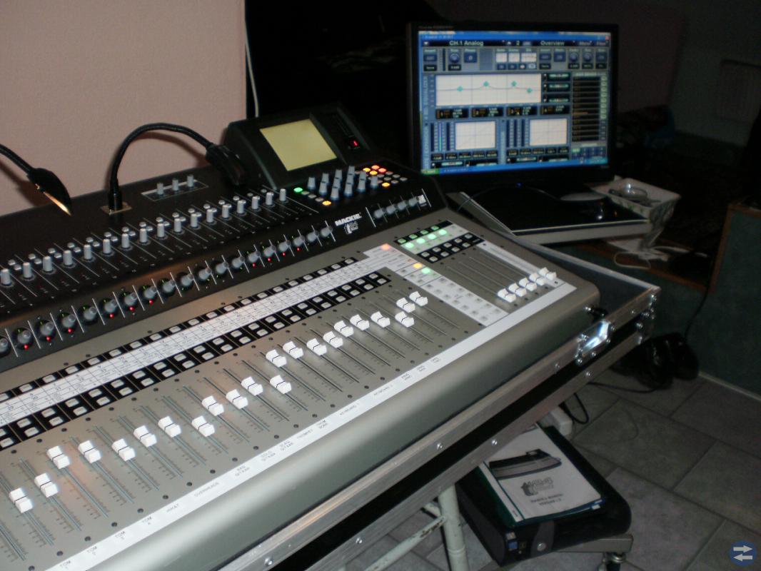 SELLING :Yamaha Tyros 5 Workstation,Mackie TT Syst