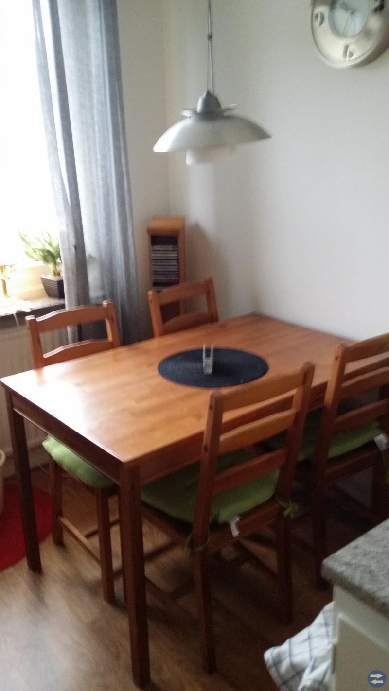 Köksbord med 4 stolar