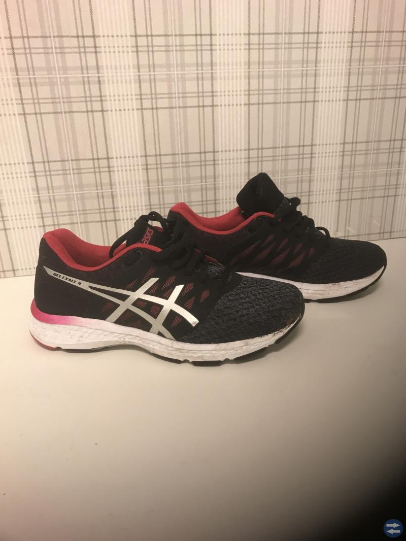 är asics små i storlekarna är asics små i storlekarna