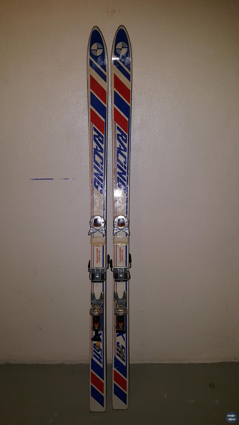 Slalomskidor.