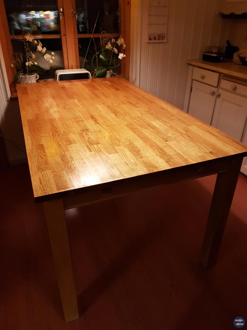 Köksbord i ek 140x90