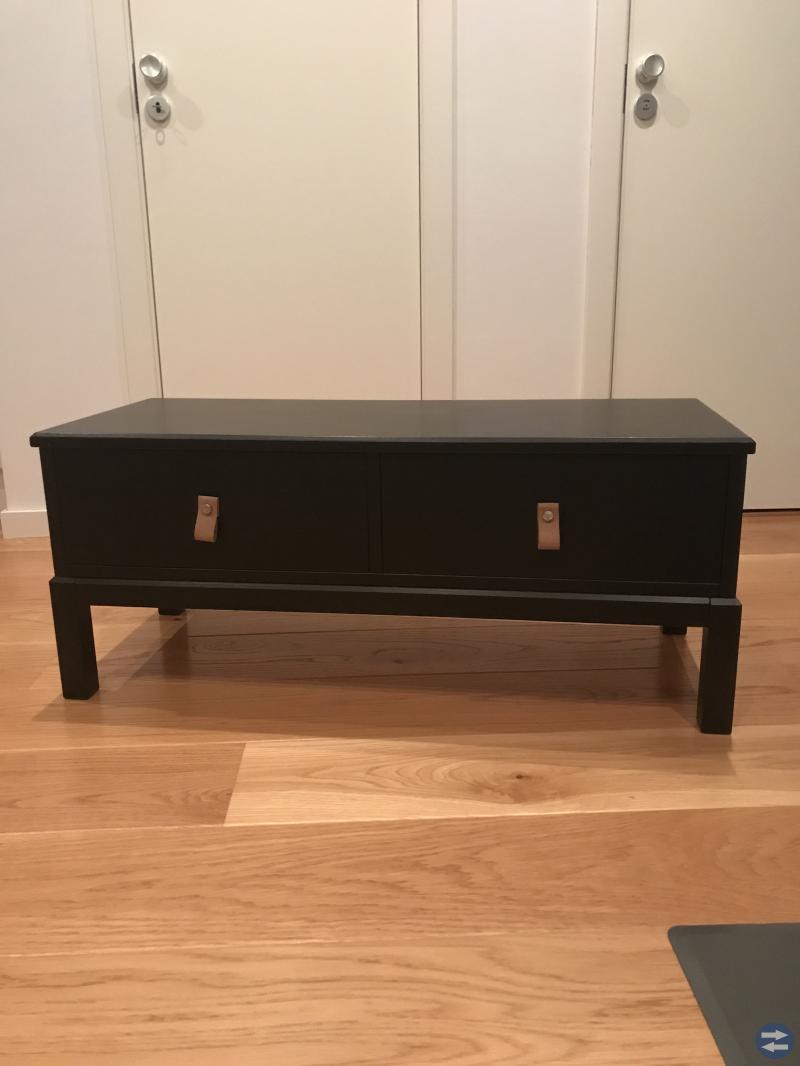 Tv-bänk