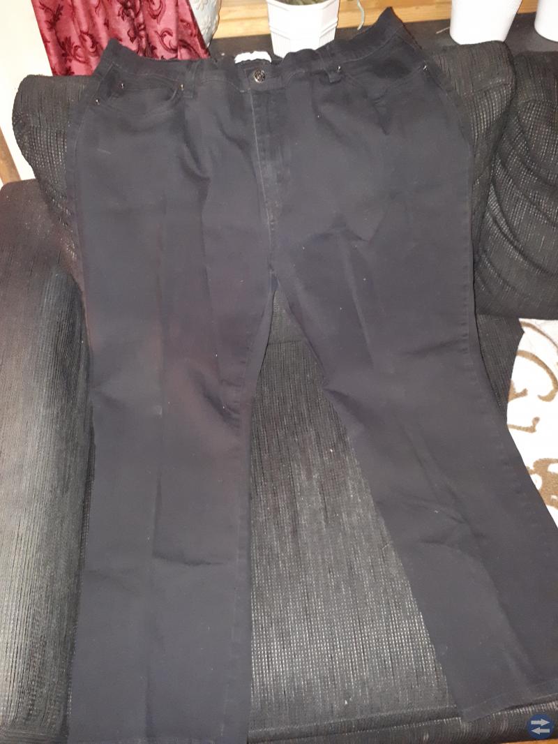 Svarta damjeans i stl 24. Short