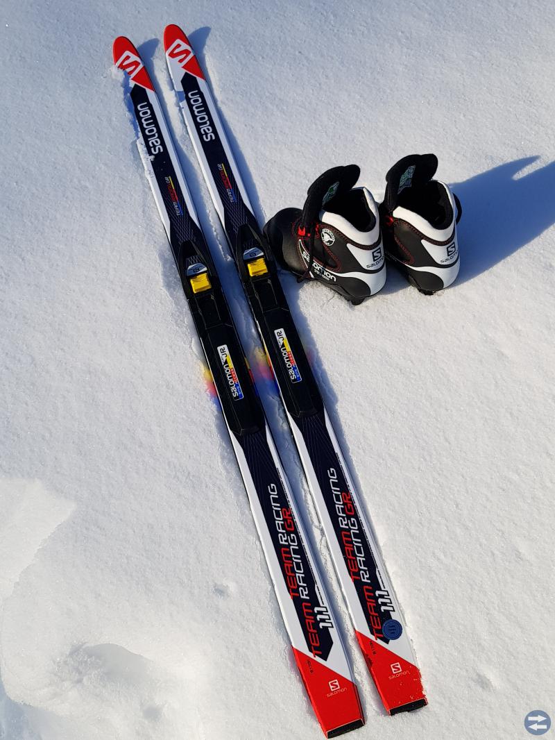 Nya Salomon längdskidor 110 cm med skidskor storl