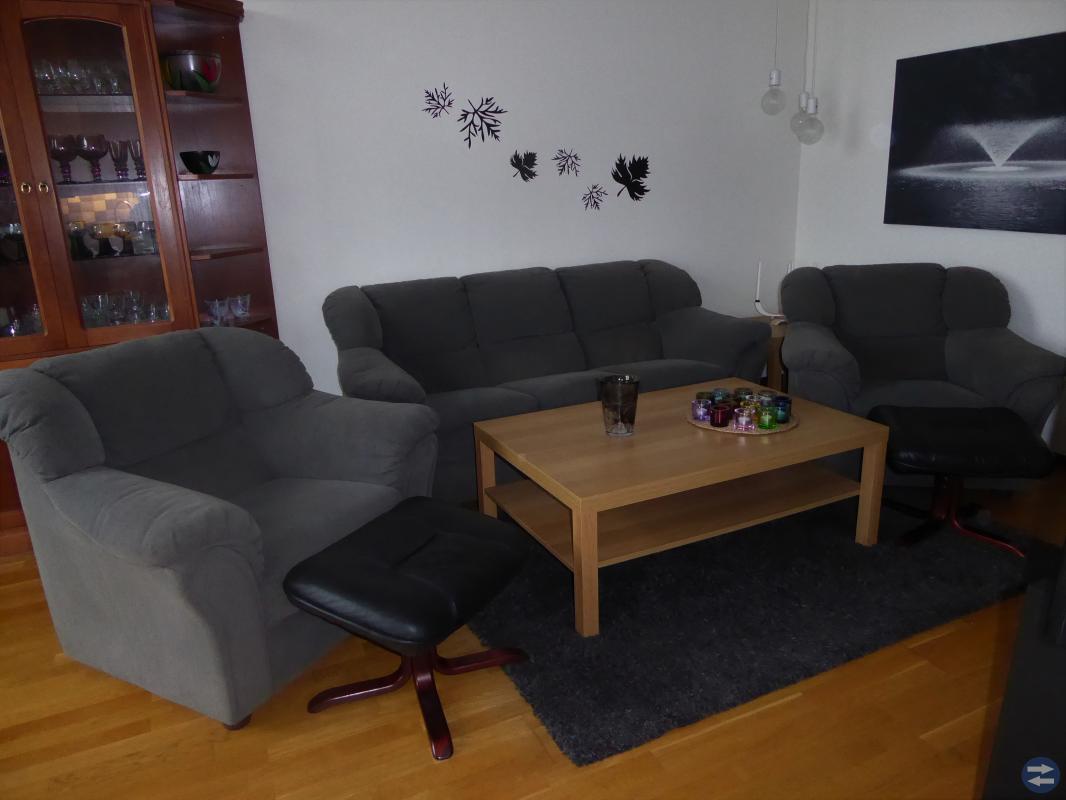 Fin grå soffgrupp, soffa 2 fåtöljer/fotpallar möbler & inredning ...