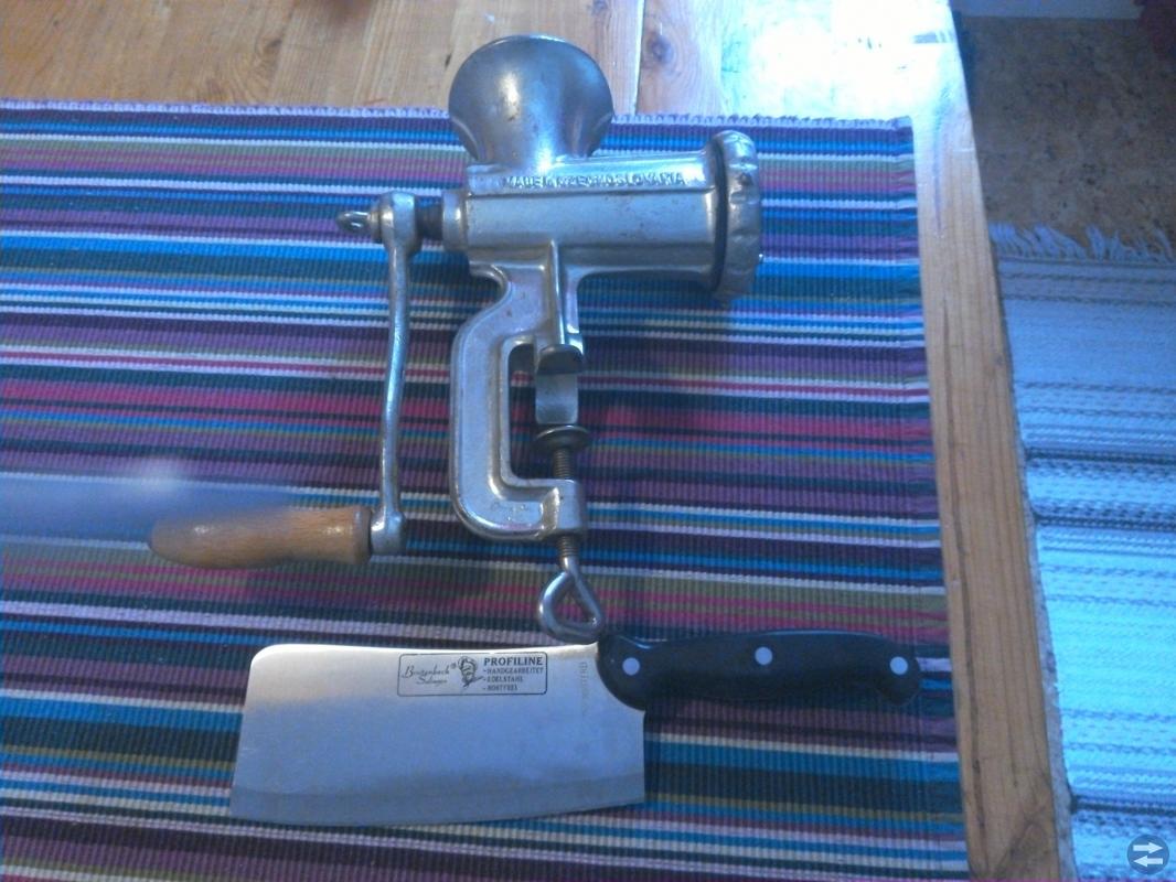 Köttkvarn +köttyxa