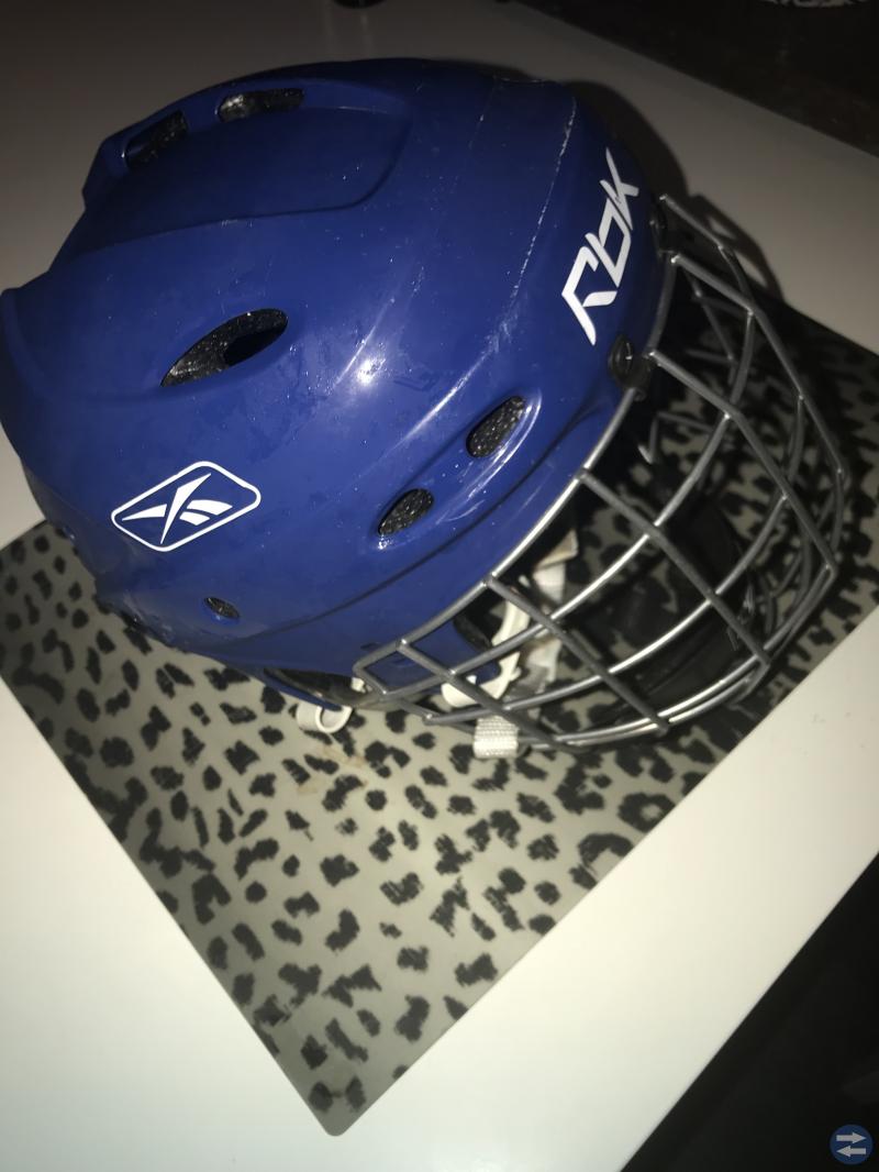 Hockeyhjälm