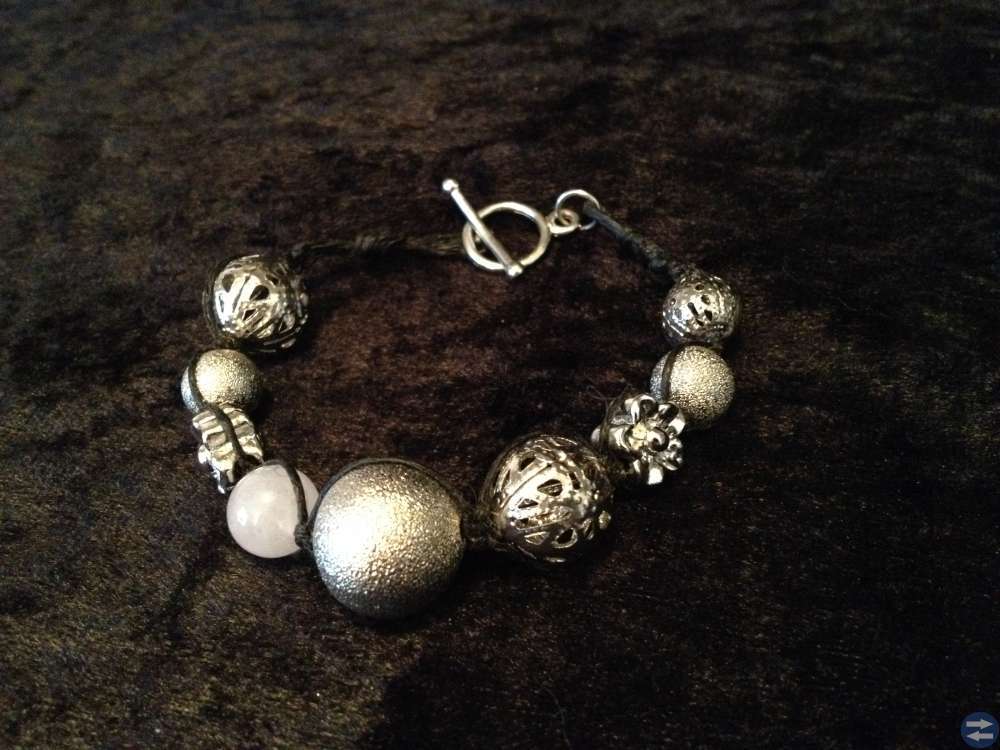 Nya Armband
