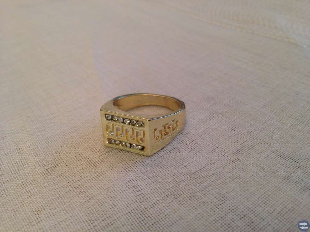 Guldfärgad ring