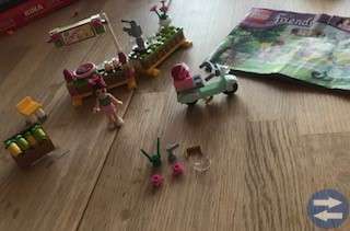 Lego friends Mias lemonadstånd.