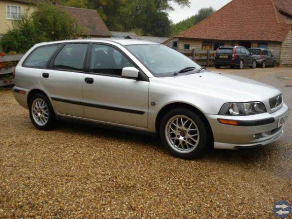 Volvo v40 turbo 2001 år