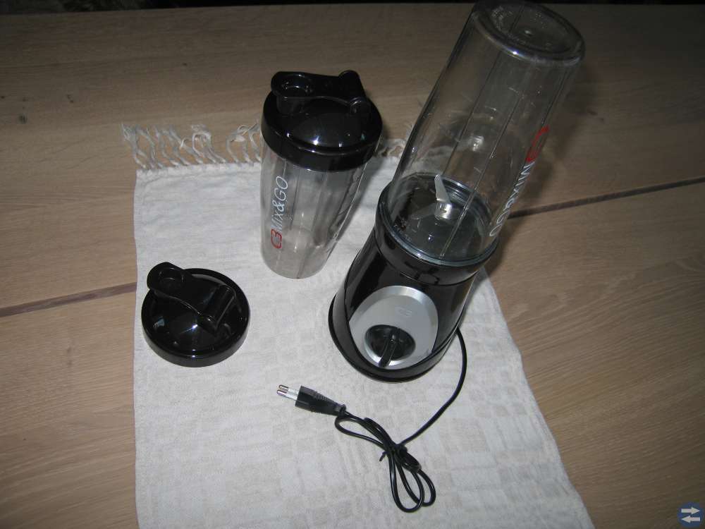 Smoothie-blender med två medföljande muggar