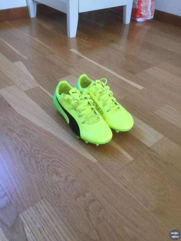 Fotbollsskor strl 32