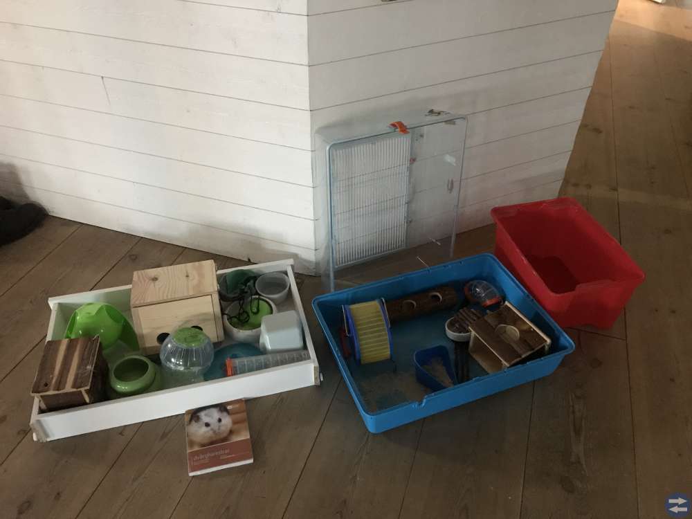 Hamsterbur med tillbehör