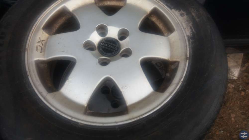 Däck å fälgar xc70