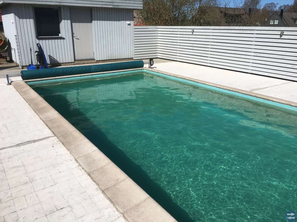 Poolkant i betong bortskänkes