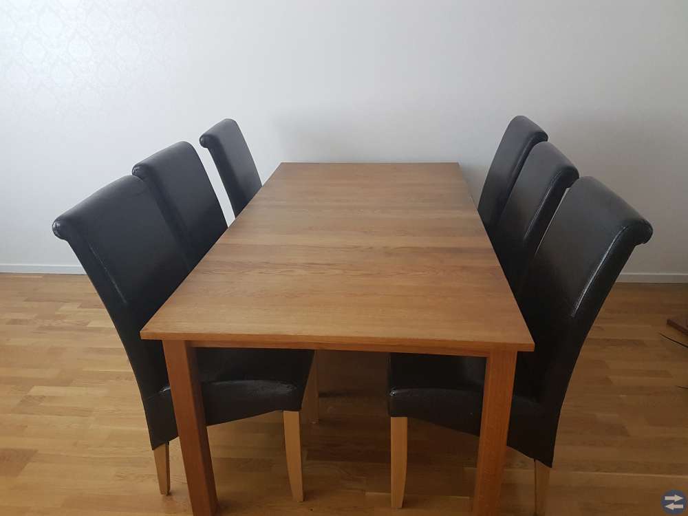 Ekbord från Mio samt stolar