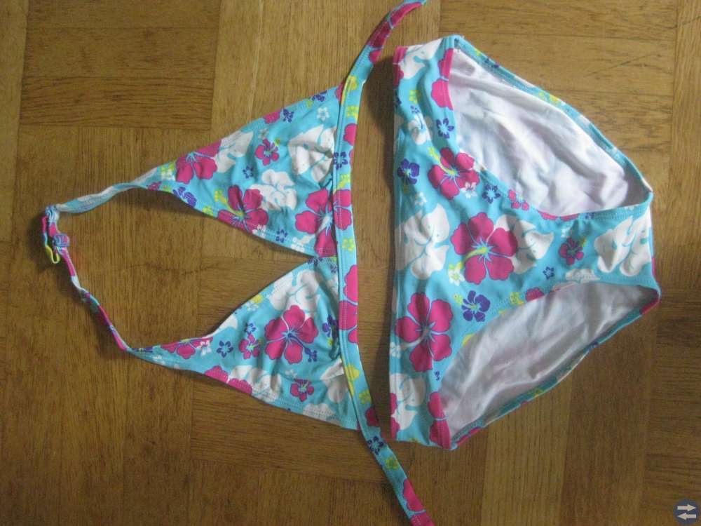En blommig bikini
