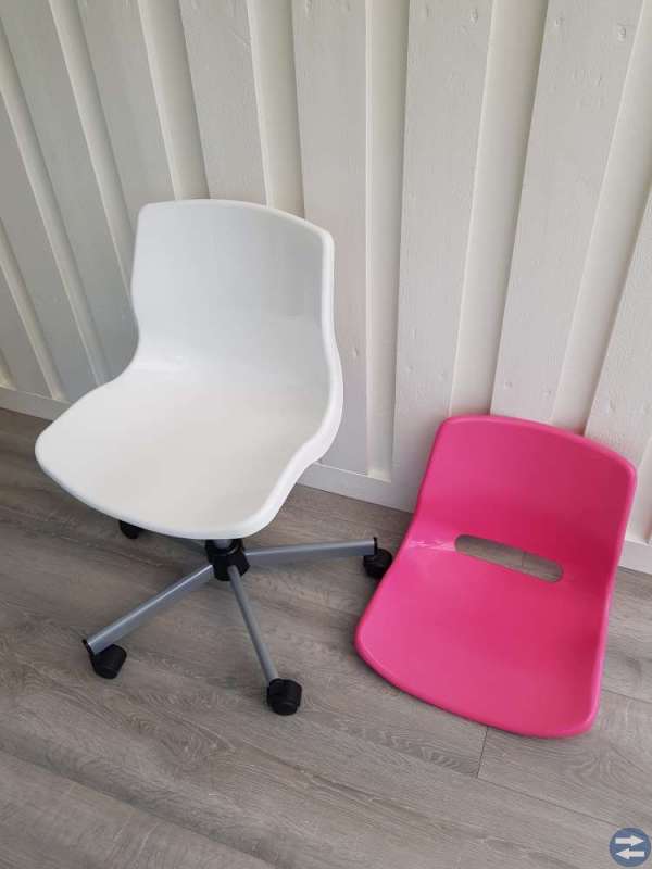 Skrivbordsstol från IKEA.