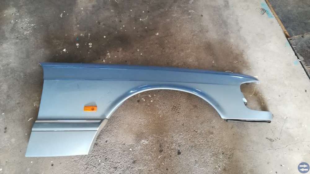 Fram höger tarm Mercedes Benz 126 kaross