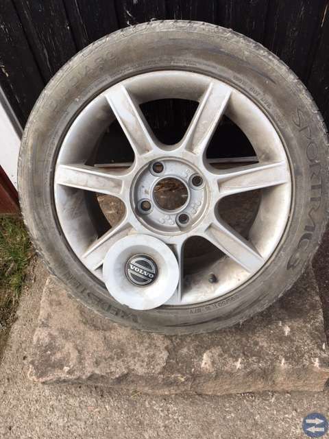 Fälgar med däck 205 50 16 Volvo V40