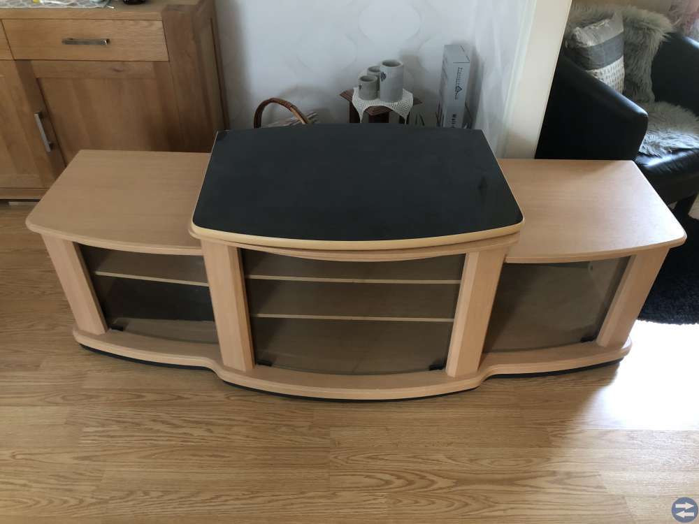 Tv-bänk