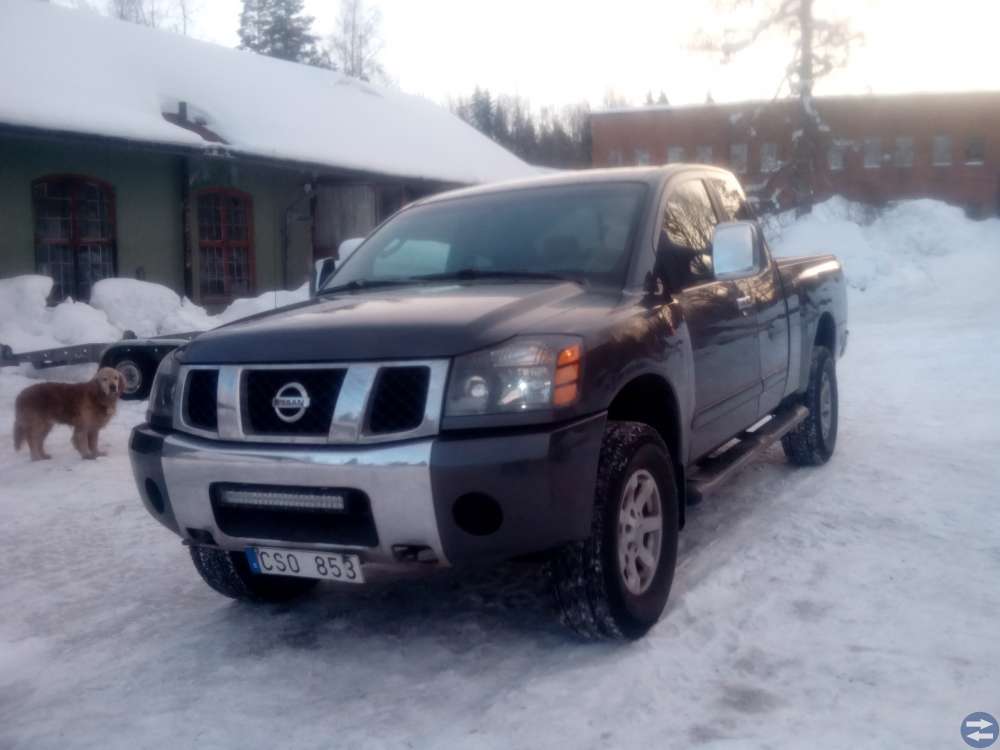 Nissan Titan V8